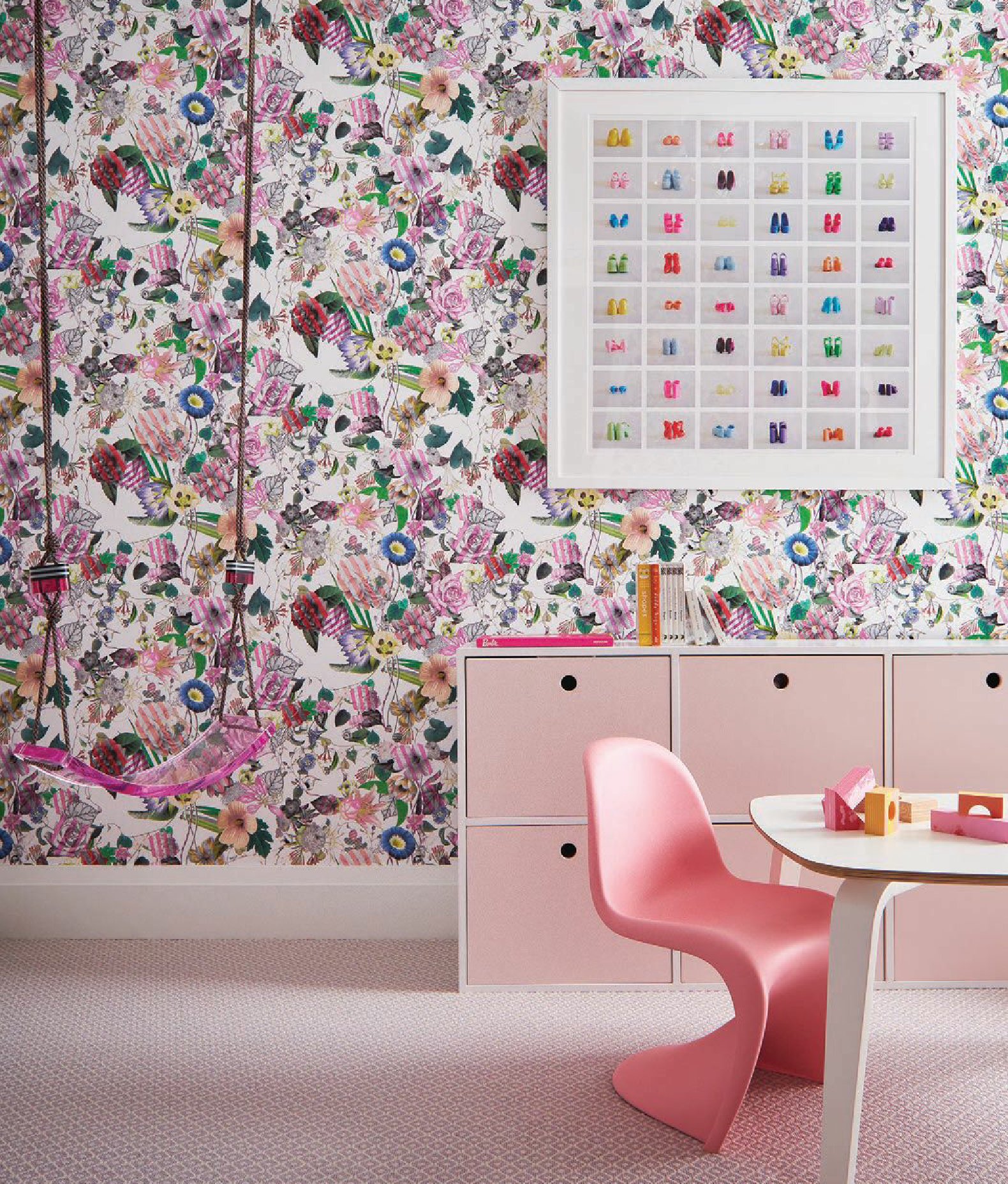 The girls’ playroom is bright and cheery with Designers Guild wallpaper and all-pink
accessories PHOTOGRAPHED BY RYAN MCDONALD