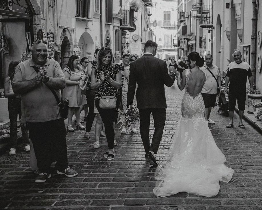 “I do,” the newlyweds paraded through the narrow streets in Italian tradition as onlookers cheered them on Photographed by Salvatore Cimino
