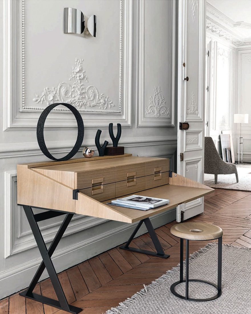 Maxalto’s Max desk adds a simple, contemporary touch to a room. PHOTO COURTESY OF BRANDS