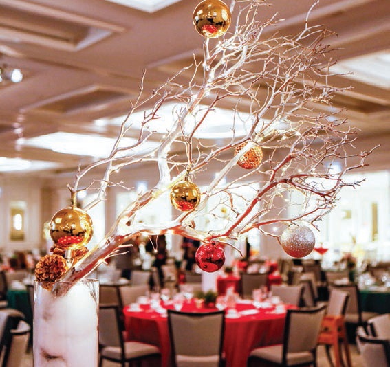 Stunning decorations included sparkling ornaments and festive branches. PHOTO BY GOSIA MATUSZEWSKA