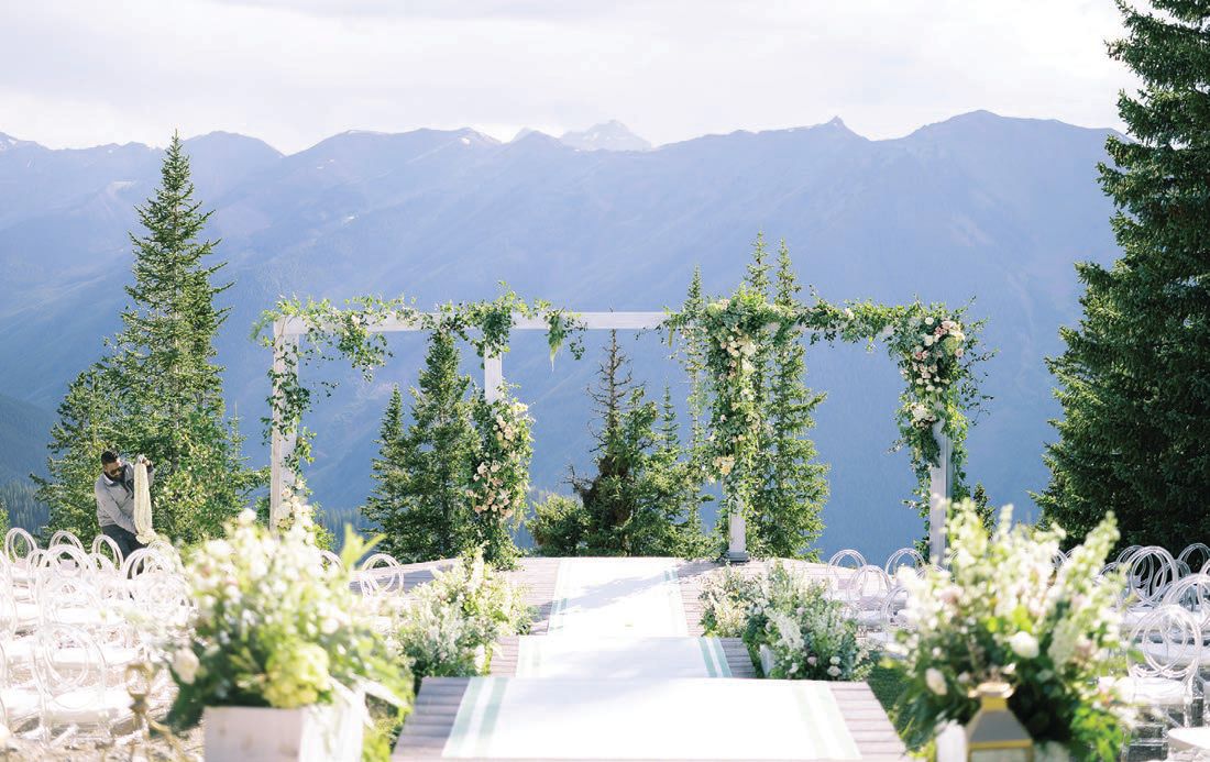 An open ceremony canopy highlighted the stellar mountain view in Aspen. PHOTO BY: JAMES X SCHULZE/ALL PHOTOS COURTESY OF HMR DESIGNS