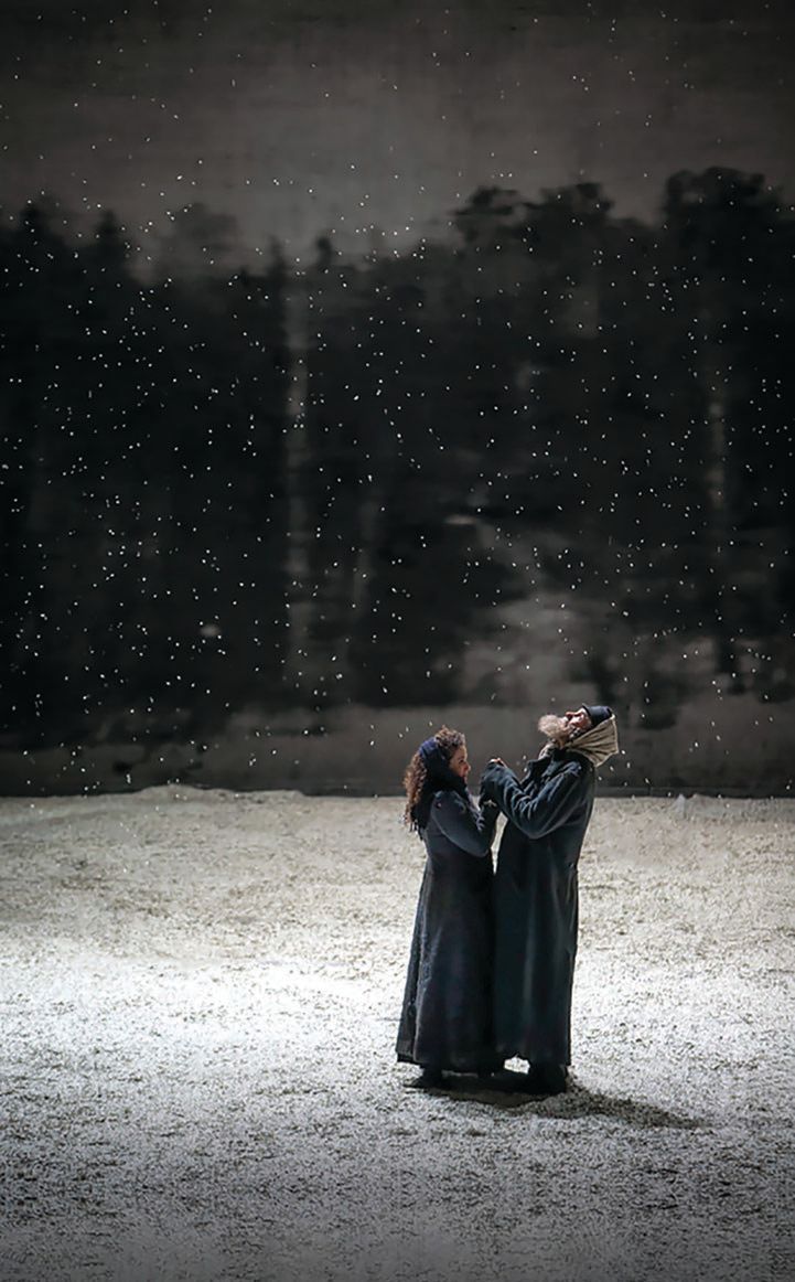 A scene from Komische Oper Berlin’s Fiddler on the Roof, which makes its North American debut at the Lyric Opera of Chicago. PHOTO: BY IKO FREESE/KOMISCHE OPER BERLIN