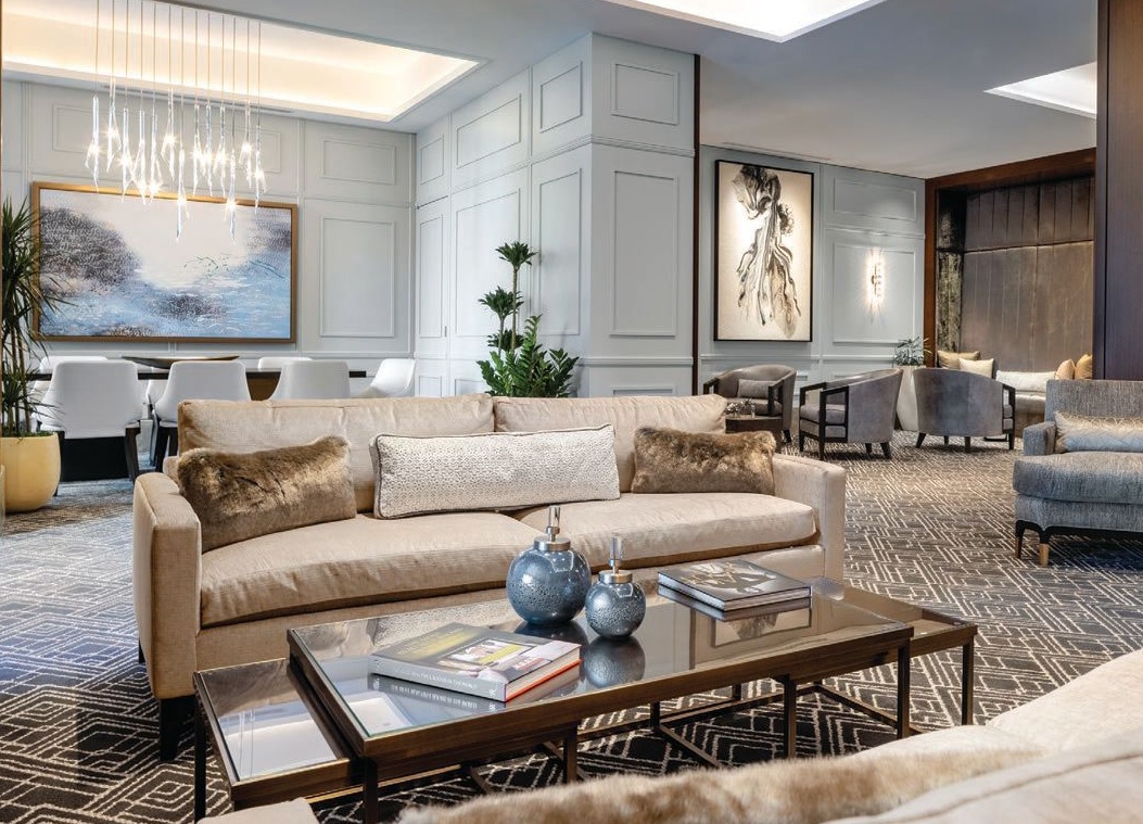 A well-appointed amenity lounge designed by The Gettys Group.