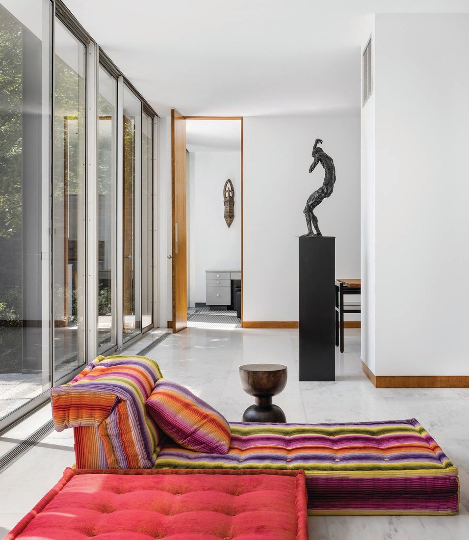 The sculpture “Mono,” by Mexican artist Emilio García Plascencia, adds visual interest between the living and dining areas.PHOTOGRAPHED BY RAFAEL GAMO