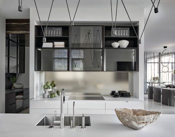 The kitchen cabinetry was executed by Luca Lanzetta of Poliform PHOTOGRAPHED BY TONY SOLURI