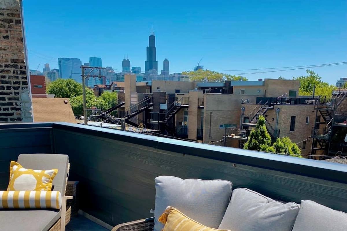 Urban Mansion with Rooftop, Basketball Court chicago airbnb